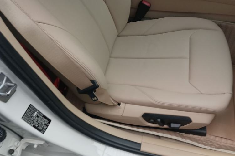 Used BMW 3 Series 2015 320i Luxury Line Stylish Edition
