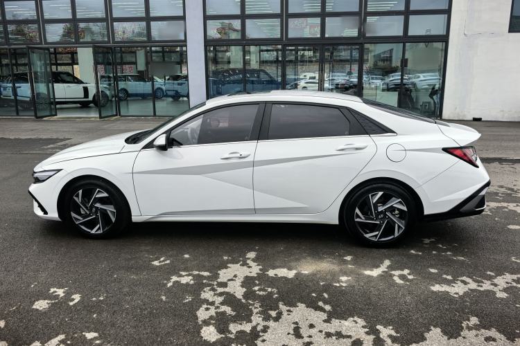 Used Hyundai Elantra 2023 1.5L CVT LUX Prestige Edition