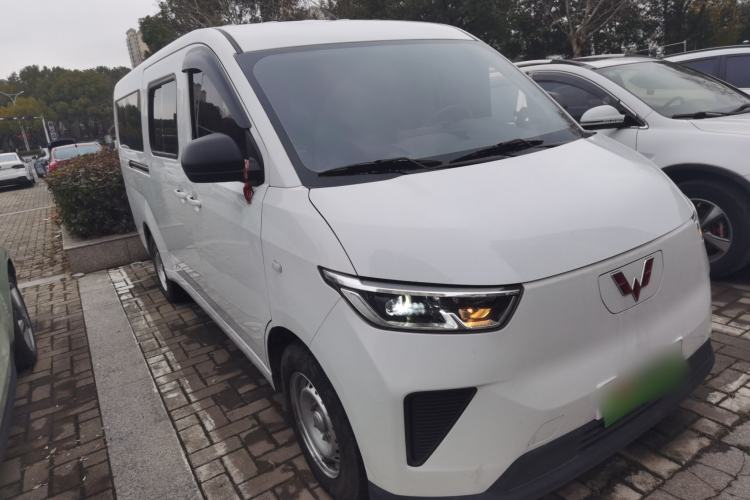 Used Wuling Yangguang 2024 300km Comfort-Grade Passenger Van 60kW