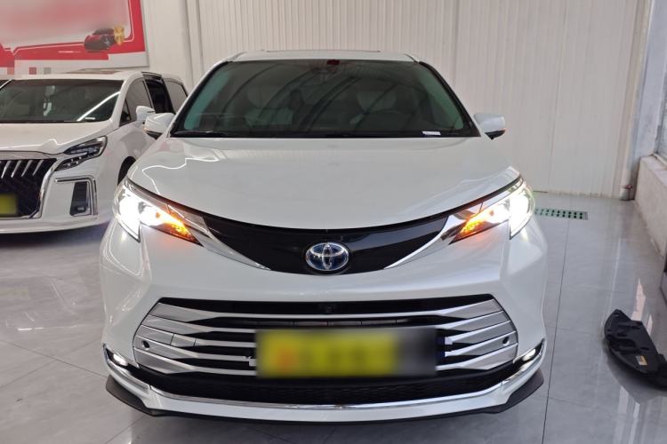 Used Toyota Sienna 2023 2.5L Hybrid Comfort Edition
