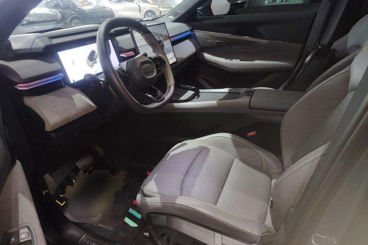 Used Lynk & Co 08 EM-P 2025 220 km All-Wheel-Drive Performance Halo