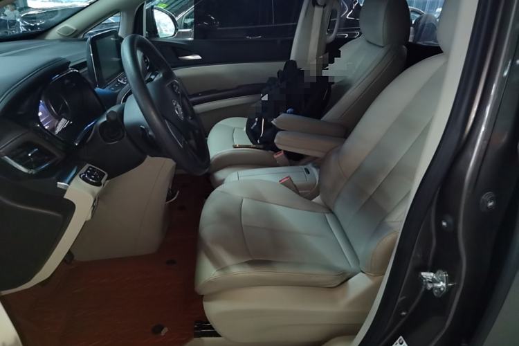 Used Buick GL8 2023 Land Executive Class Comfort Model
