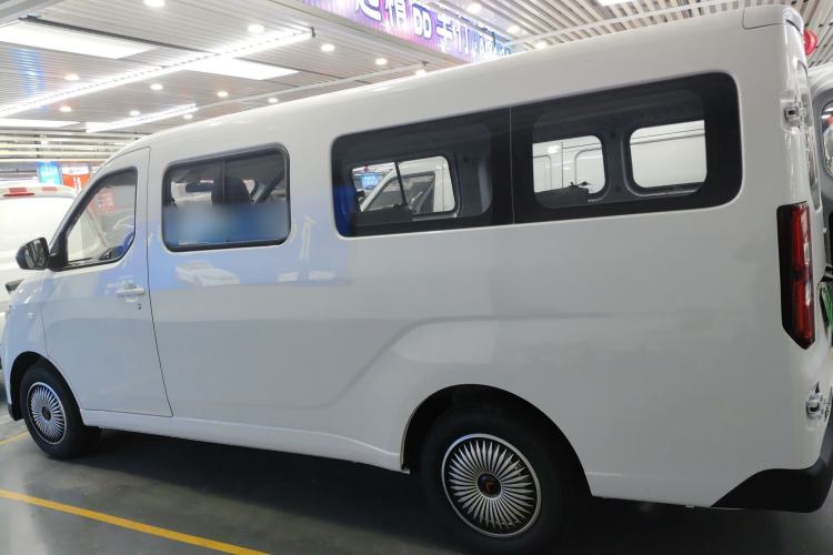 Used Wuling Yangguang 2024 300KM Comfort Version Passenger Van 75kW