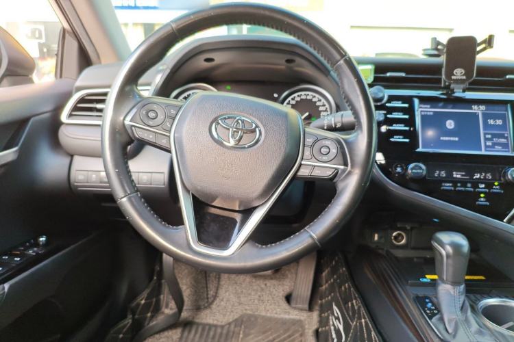 Used Toyota Camry 2018 2.0G Luxury Edition
