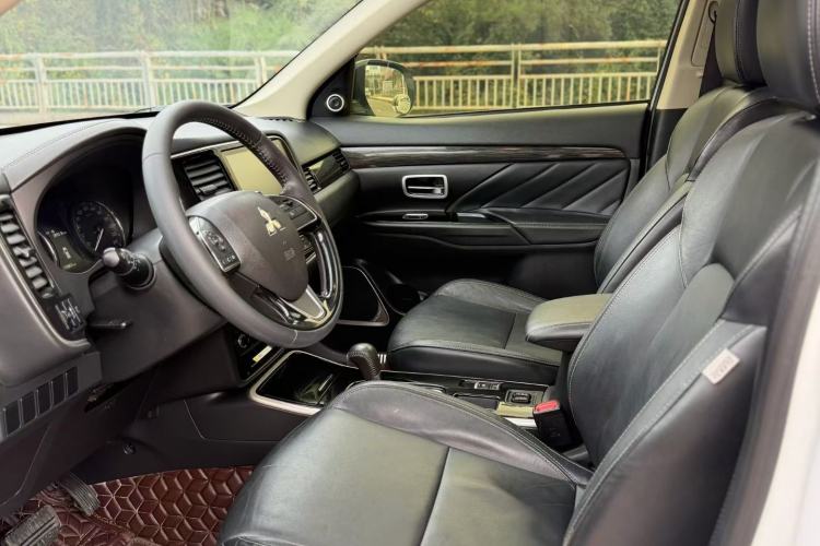 Used Mitsubishi Outlander 2019 2.0L Two-Wheel Drive Comfort Edition 5 Seats China V Standard
