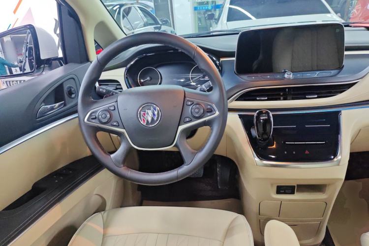 Used Buick GL8 2023 Facelifted Land Cruiser Executive Luxury Version
