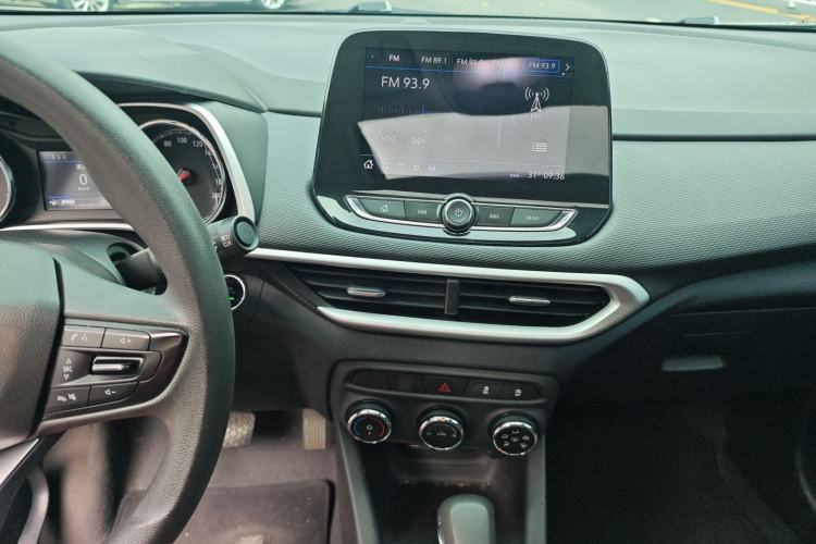 Used Chevrolet Trax 2019 325T Automatic Fun Edition China VI Standard
