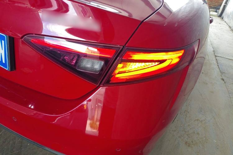 Used Alfa Romeo Giulia 2017 2.0T 200HP Luxury Edition
