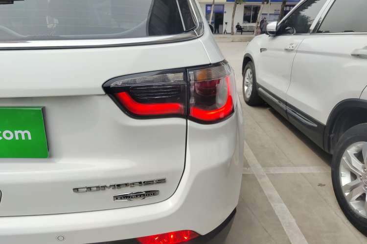 Used  Compass 2019 200TS Automatic Premium - Connected Large Screen Version
