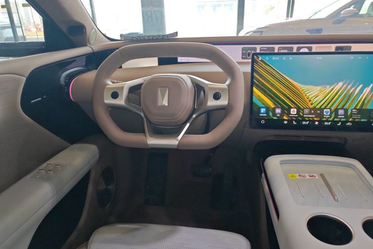 Used  07 2024 Ultra Range-Extended Four-Wheel Drive