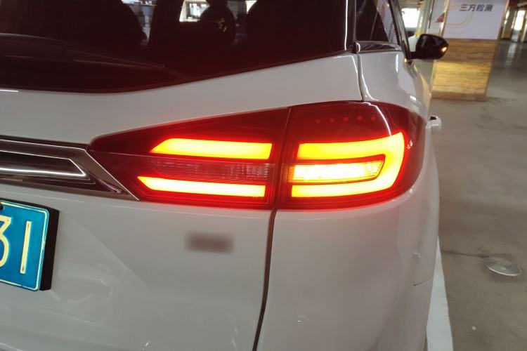 Used Geely Auto Emgrand X7 Sport 2018 1.8TD Automatic Two-Wheel Drive Smart Connect 4G Internet Edition