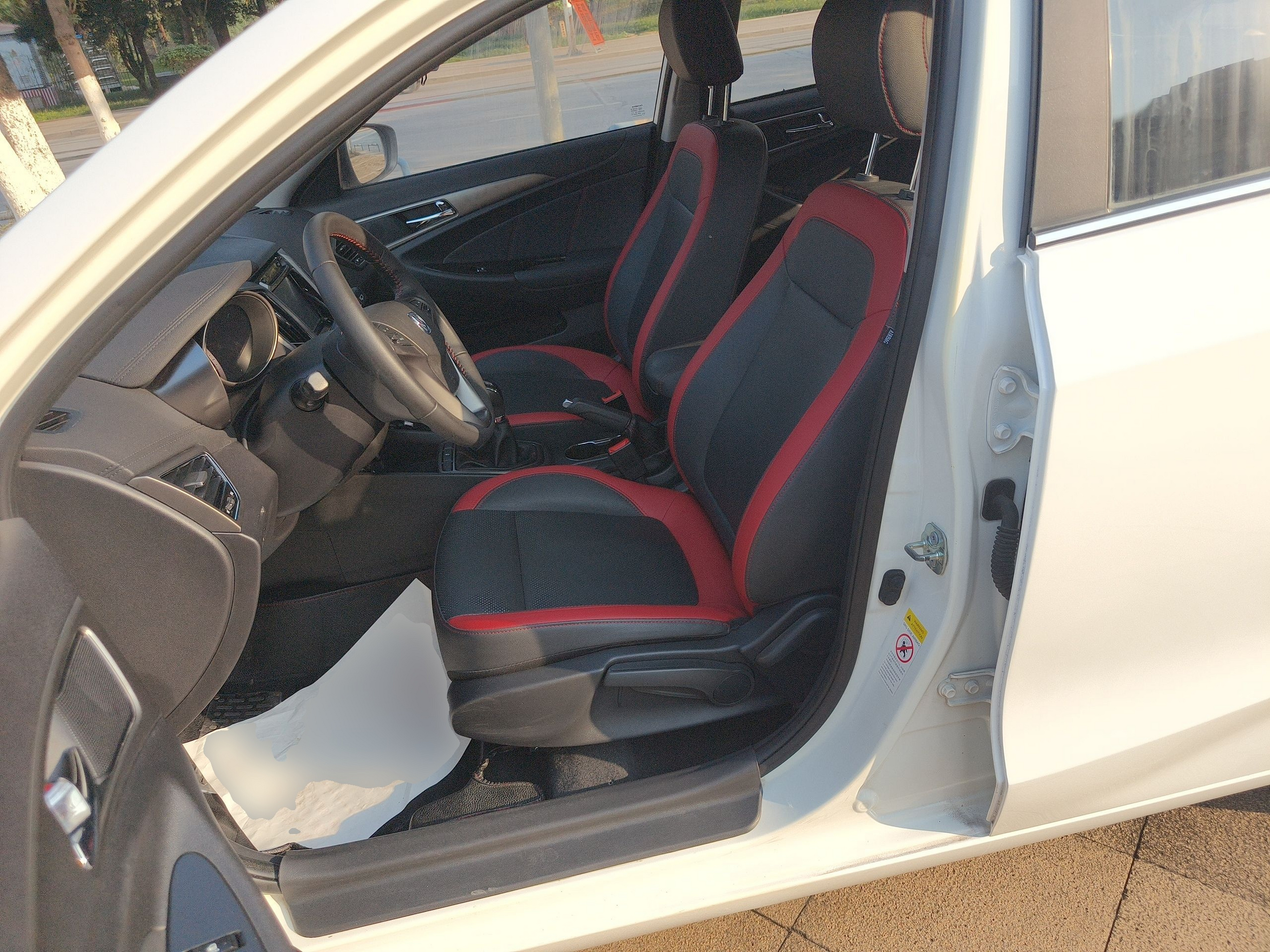 Переднее сиденье в автомобиле