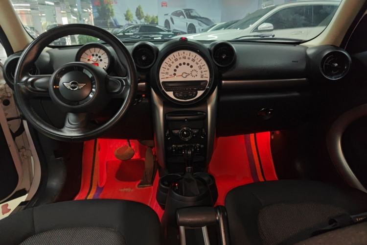 Used  Countryman 2011 1.6L ONE
