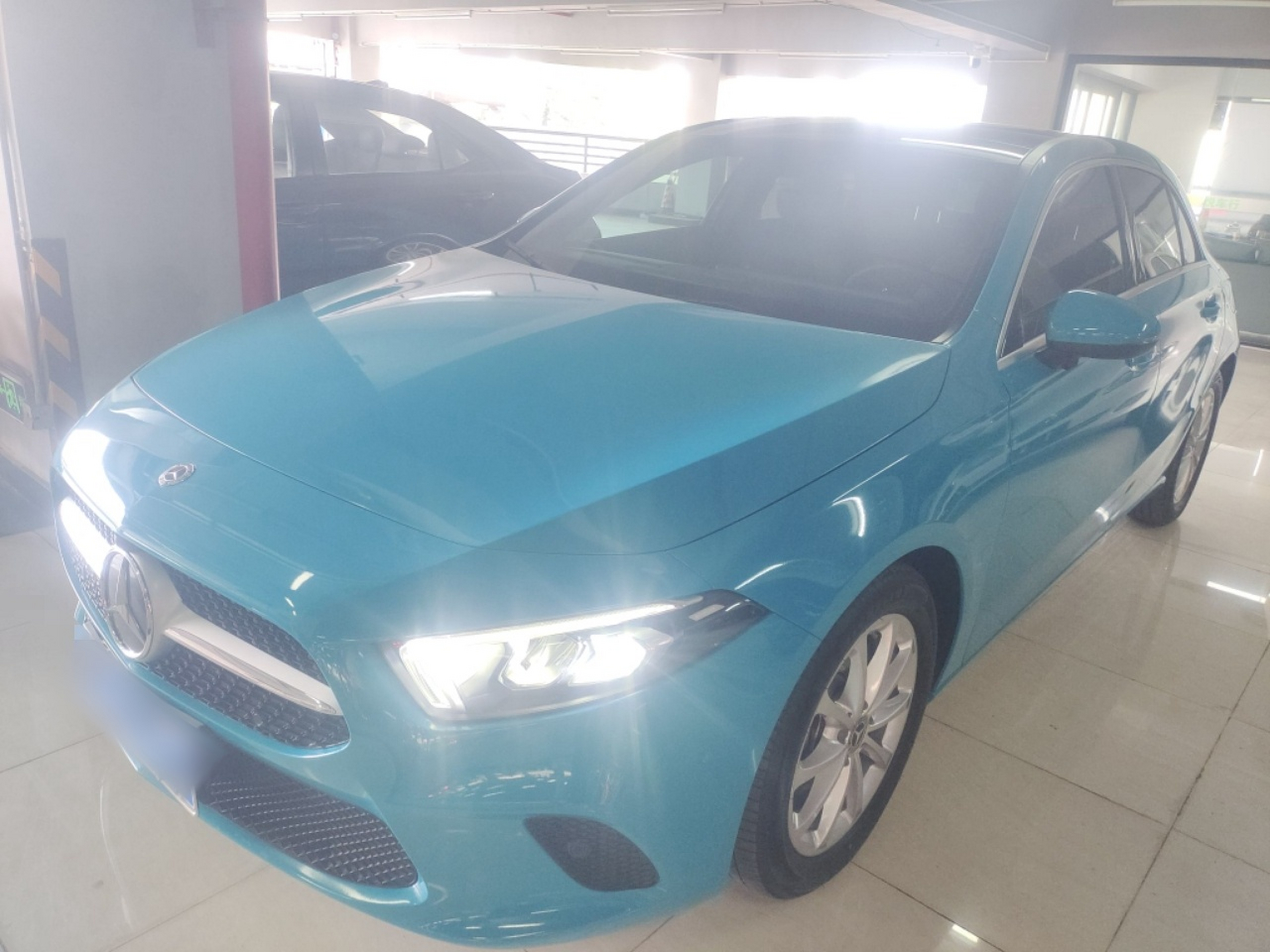 Под передней частью автомобиля