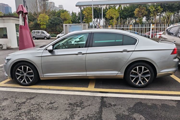 Used Volkswagen Magotan 2017 330TSI DSG Luxury Model
