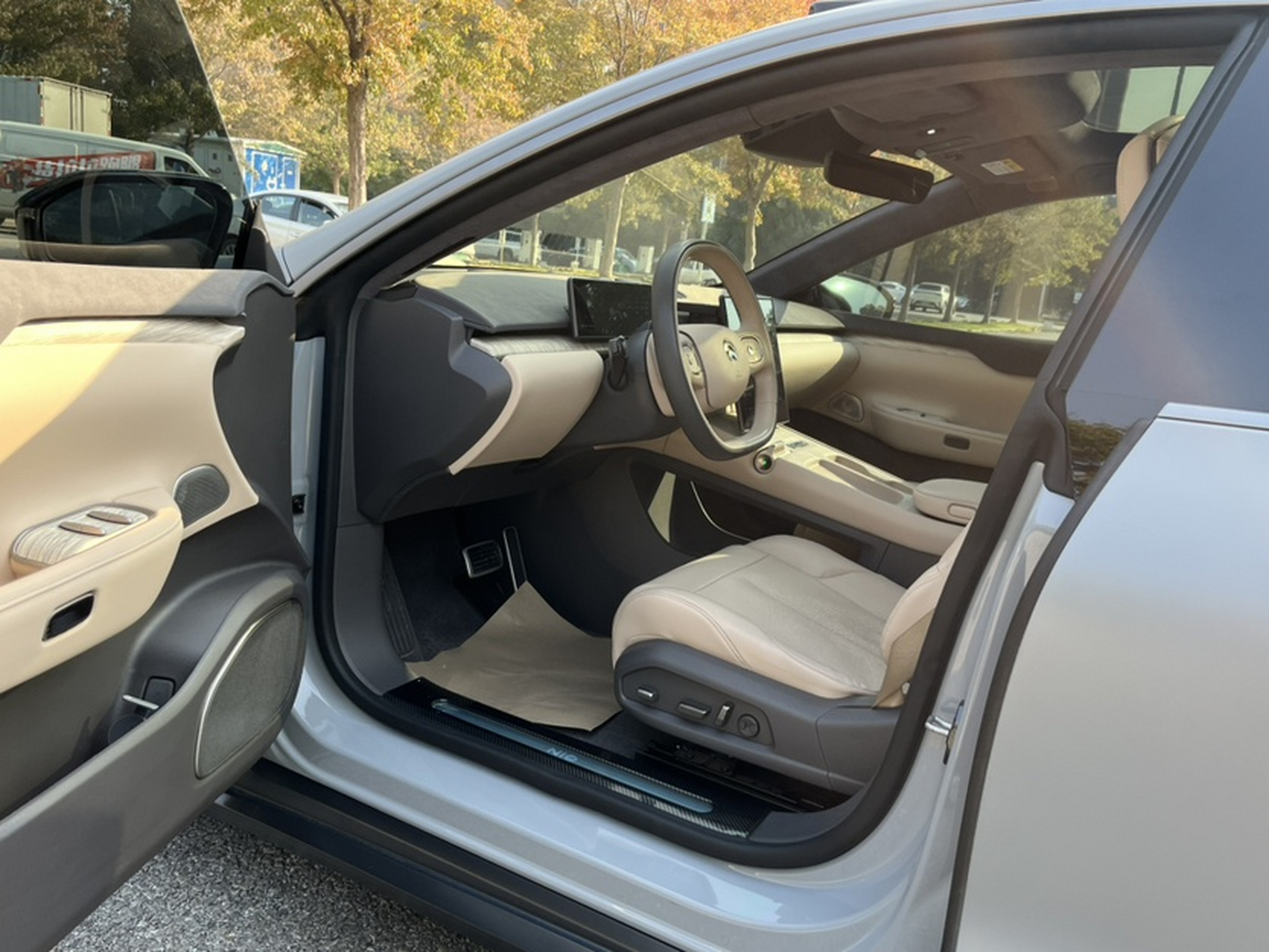 Переднее сиденье в автомобиле