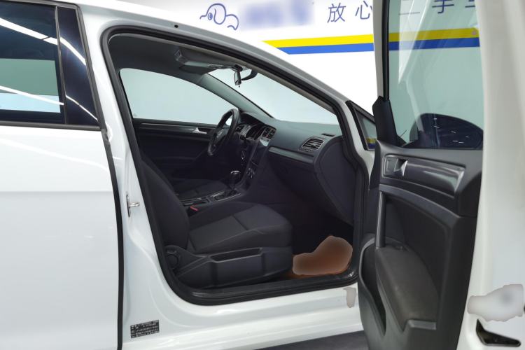 Used Volkswagen Golf 2016 1.6L Automatic Fashion Model
