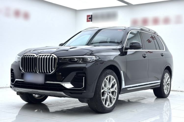 Used BMW X7 2022 xDrive40i Luxury Package with Leading Features