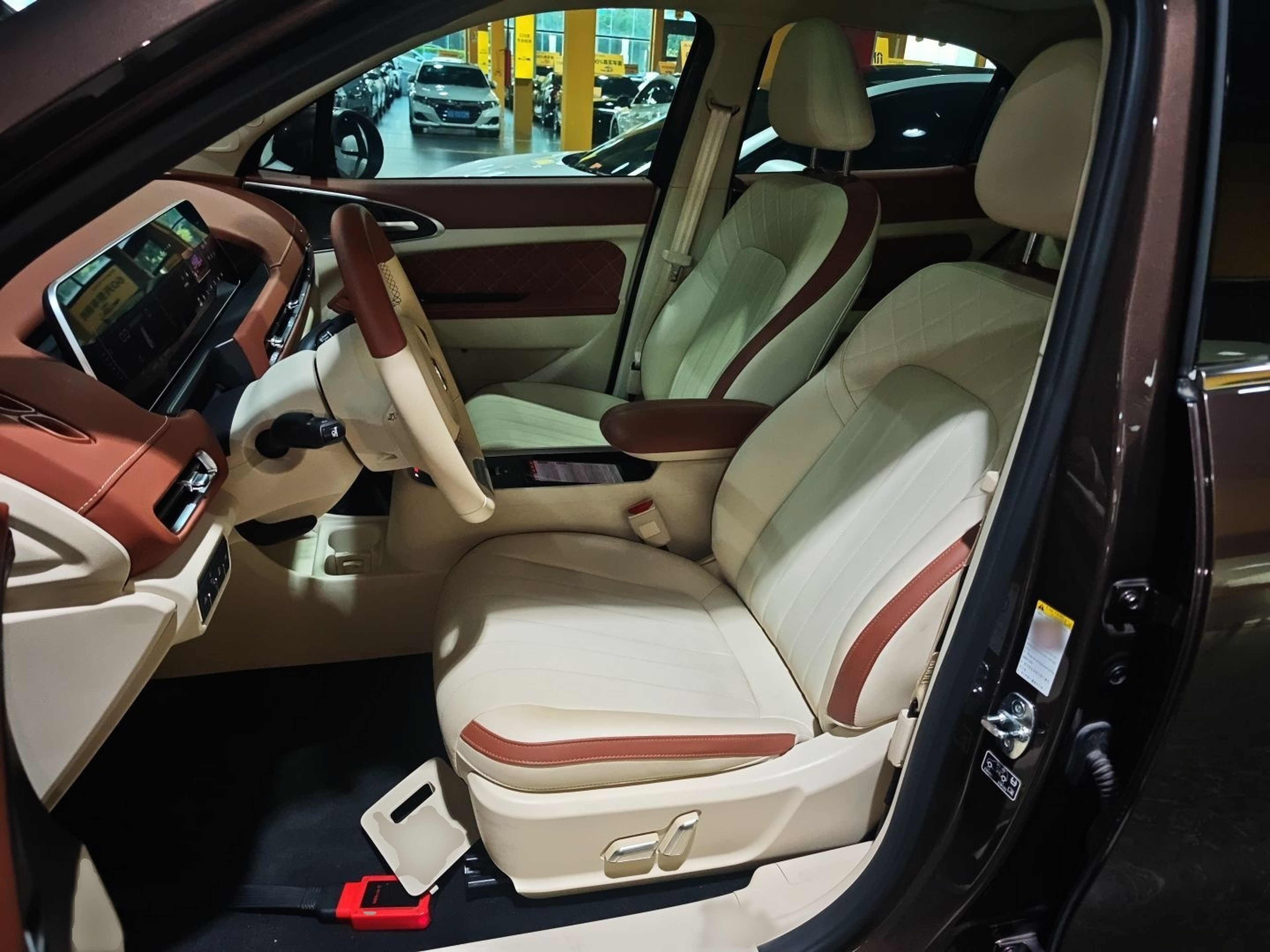 المقاعد الأمامية داخل السيارة