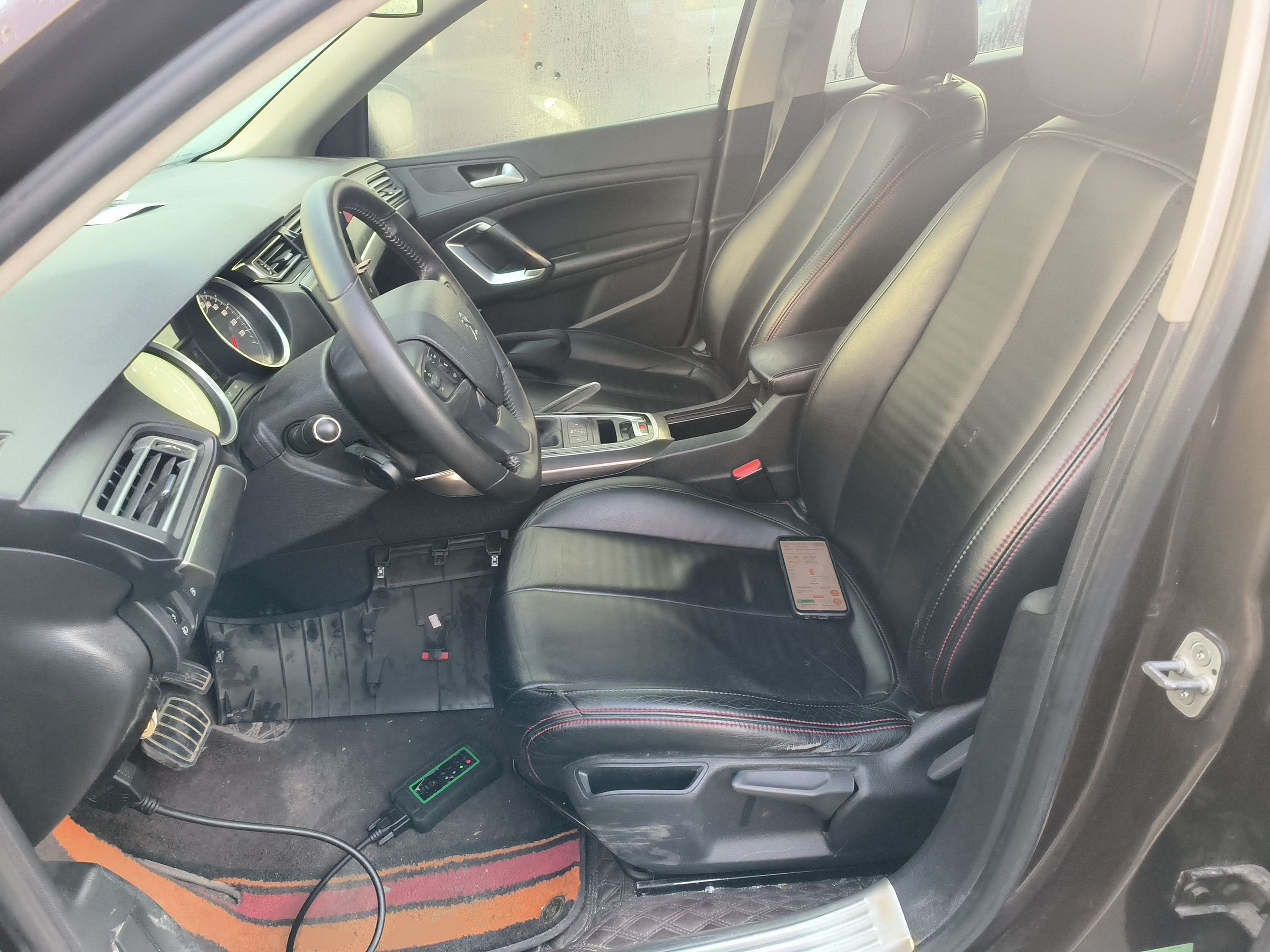 Переднее сиденье в автомобиле