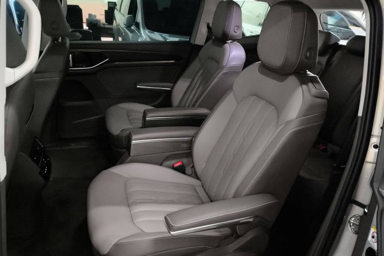 Used Volkswagen Viloran 2024 330TSI Luxury Edition
