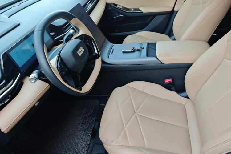 Used  L6 2024 125km PLUS Dragon Edition