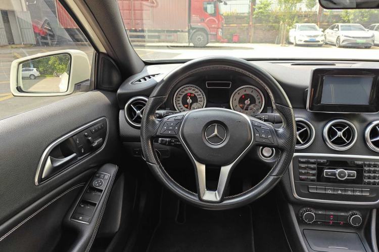 Used Mercedes-Benz A-Class 2015 A 200 Fashion Model
