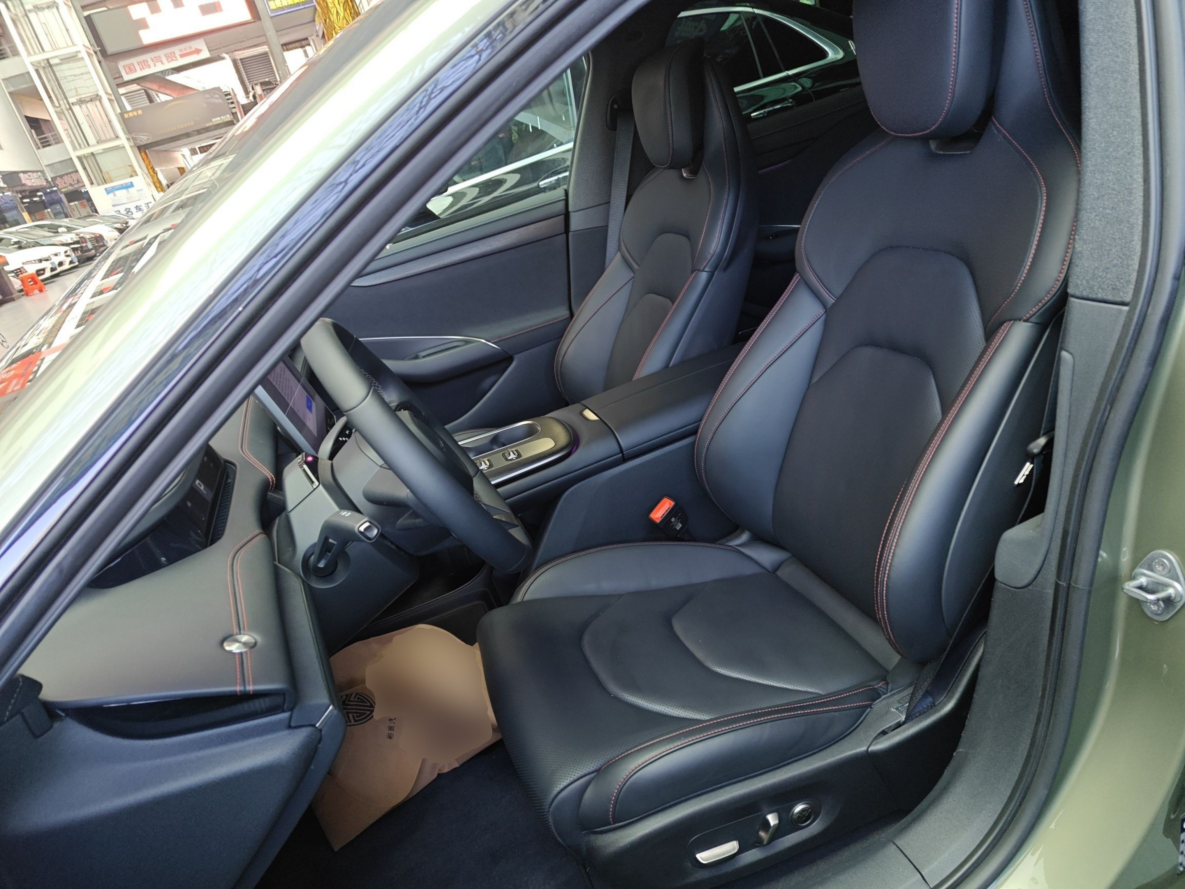 Переднее сиденье в автомобиле