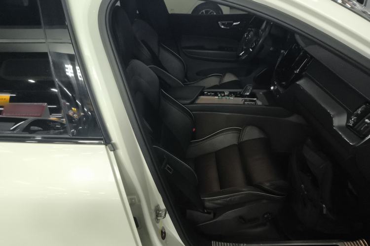 Used Volvo XC60 New Energy 2021 T8 E-Drive Hybrid Smart & Dynamic Edition