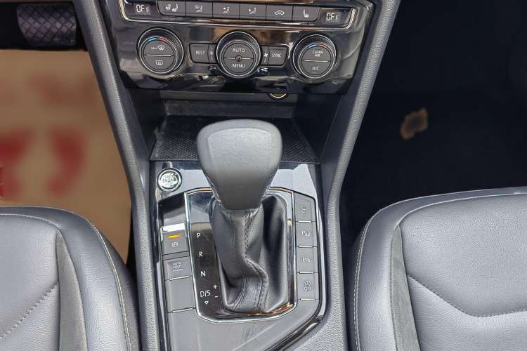 Used Volkswagen Tiguan L 2020 330TSI Automatic Two-Wheel Drive Smart Luxury Edition China VI Standard
