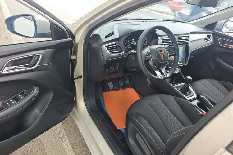 Used Roewe i5 2020 1.5L Manual 4G Connect Luxury Edition
