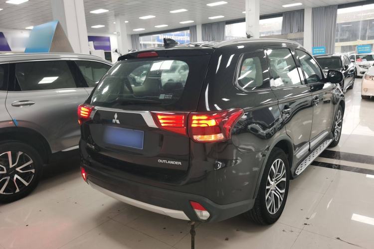 Used Mitsubishi Outlander 2018 2.0L Two-Wheel-Drive Jiale Edition 7-Seater
