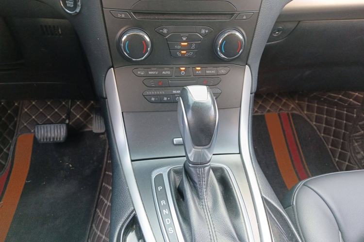 Used Ford Edge 2016 EcoBoost 245 Two-Wheel-Drive Platinum Edition 7-Seater
