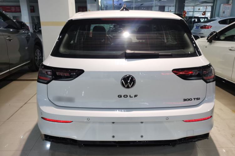 Used Volkswagen Golf 2025 300TSI R-Line
