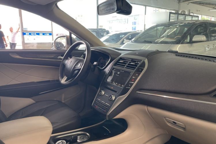 Used Lincoln MKC 2018 2.0T Two-Wheel Drive Luxury Edition
