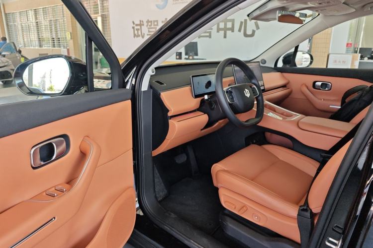 Used Leapmotor C16 2026 Extended-Range 280 LiDAR Zhizun Edition 6 Seats
