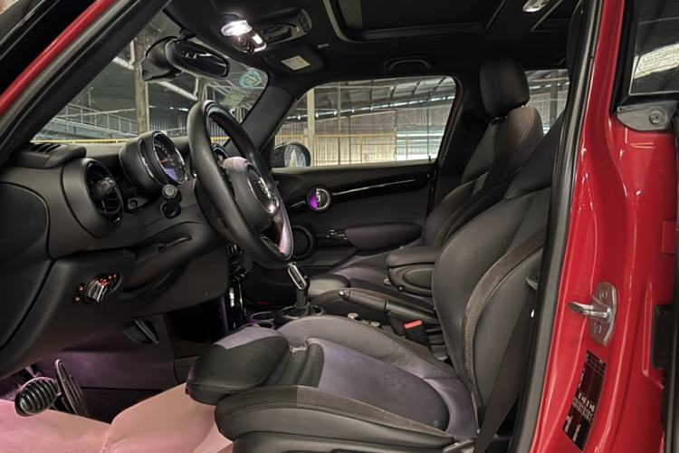 Used  MINI 2018 1.5T COOPER Racing Edition Five-Door Version
