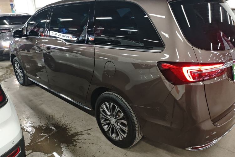 Used Buick GL8 2023 Land Executive Class Comfort Model
