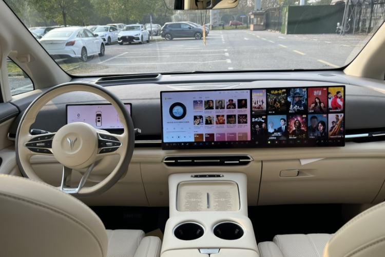 Used VOYAH Dream 2025 PHEV Four-Wheel Drive Prestige Kunpeng Edition