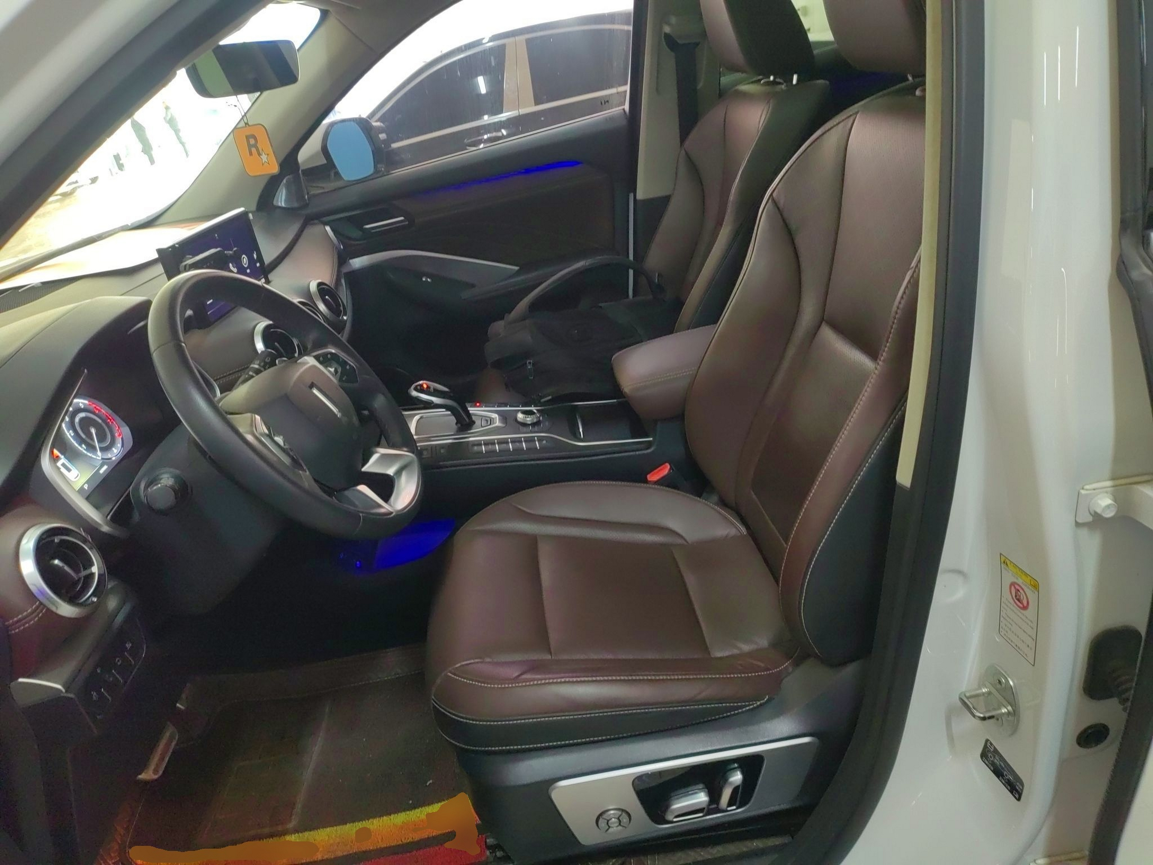 المقاعد الأمامية داخل السيارة