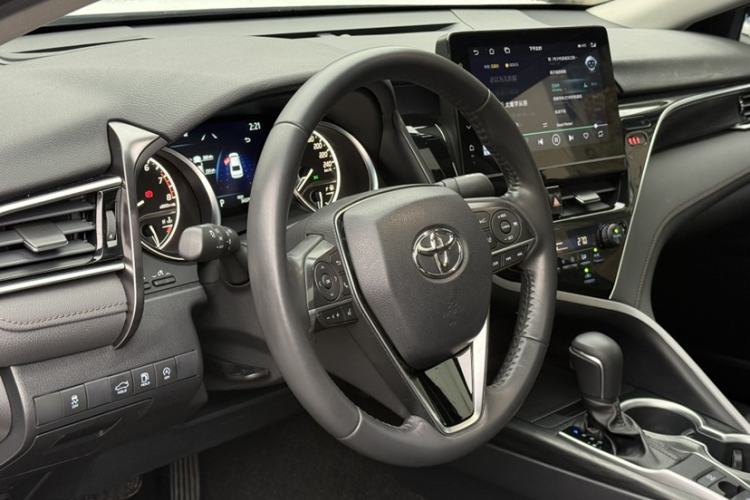 Used Toyota Camry 2023 2.0G Luxury Edition
