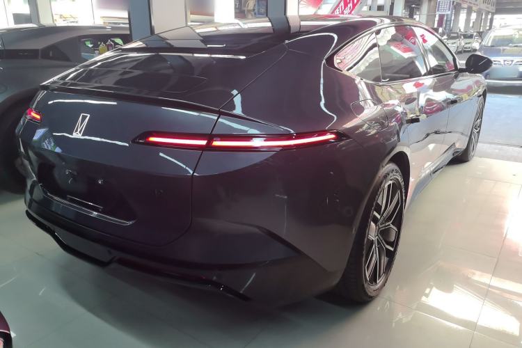 Used  12 2025 Max Extended-Range Edition
