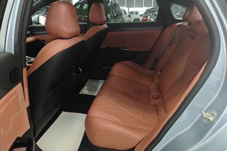 Used  L6 2025 EM-i 140km Starship Edition