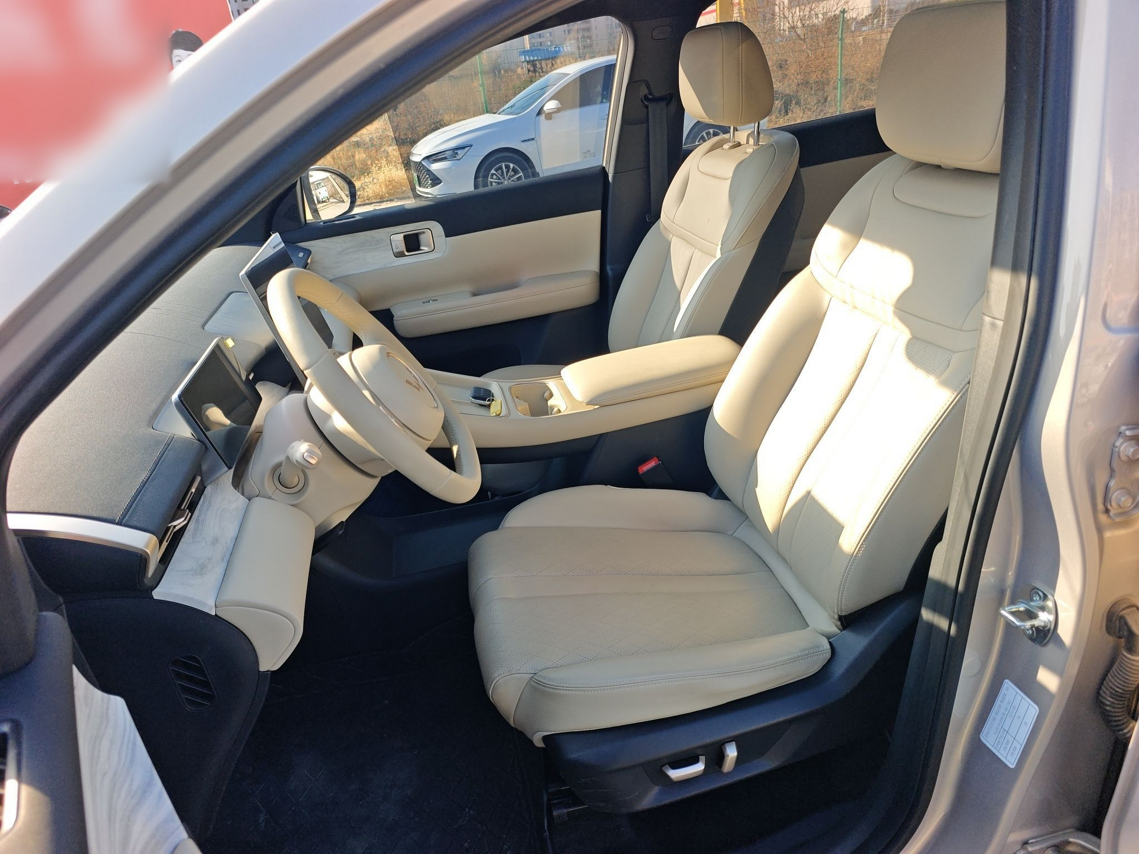 المقاعد الأمامية داخل السيارة