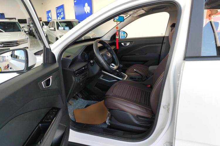 Used Wuling Alvez 2022 1.5L Manual Free-Style Model
