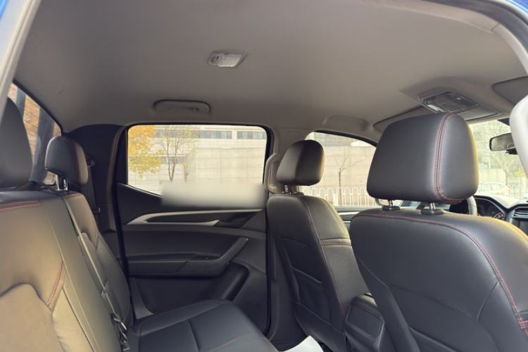 Used SAIC MAXUS T60 2017 2.0T Gasoline Automatic Two-Wheel Drive High-Ride Elite Standard Cabin
