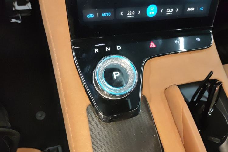 Used VOYAH PASSION 2024 PHEV Four-Wheel Drive Ultra-Long Range Flagship Model
