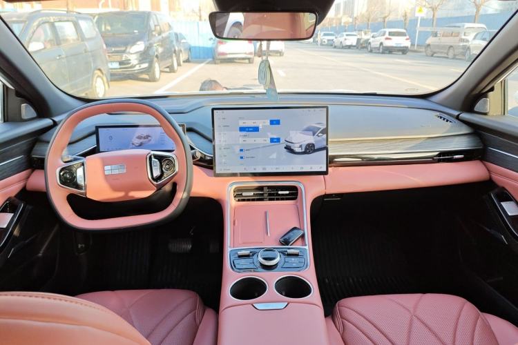 Used  L6 2025 EM-i 140km Starship Edition
