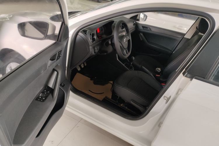 Used Volkswagen Jetta 2017 1.5L Manual Fashion Edition
