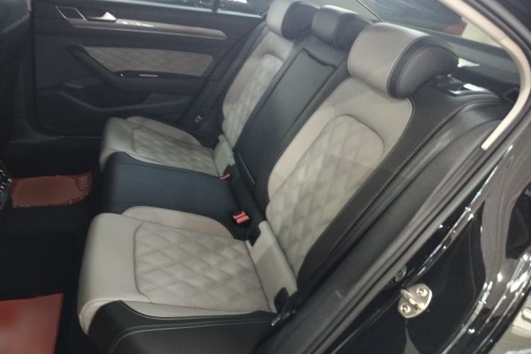 Used Volkswagen Magotan 2023 2 Million Units Limited Edition 330TSI DSG Leading Version
